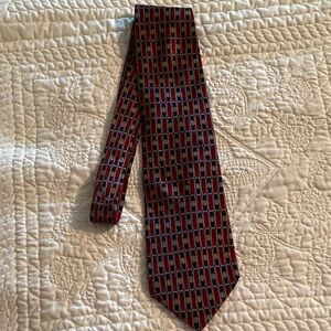Roundtree & Yorke Red and Navy Patterned Tie